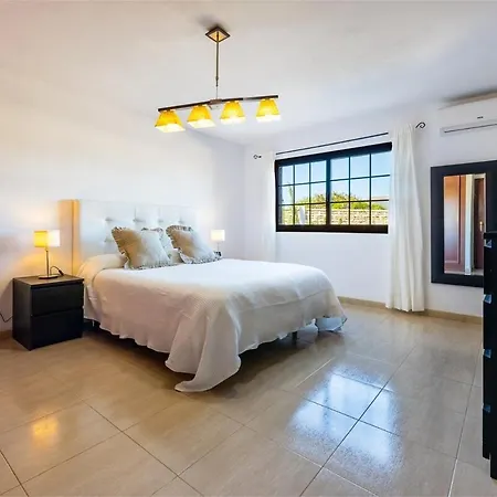 Calma Private Pool By Holidays Villa La Oliva