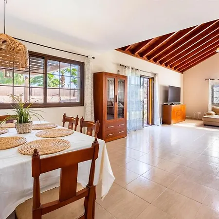 Вилла Calma Private Pool By Holidays Ла-Олива